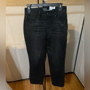 New Women’s High-Rise Jean Chop Jean